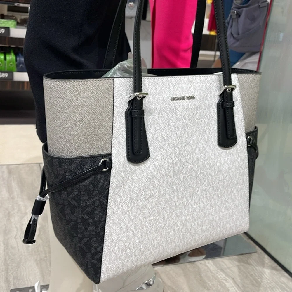 Michael Kors Voyager Large Color-Block Signature Logo Tote Bag
Optic White Mult - Picture 6 of 16